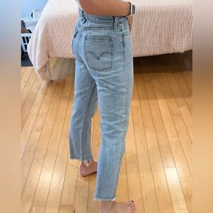 Levi’s Wedgie Straight Light Denim Jeans Size 28